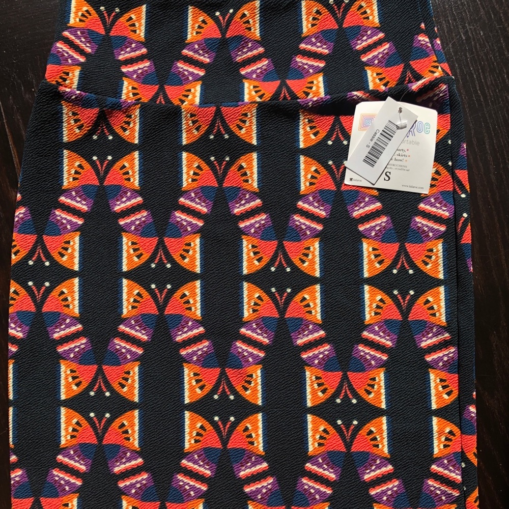 Net LuLaRoe Cassie skirt. Size small!